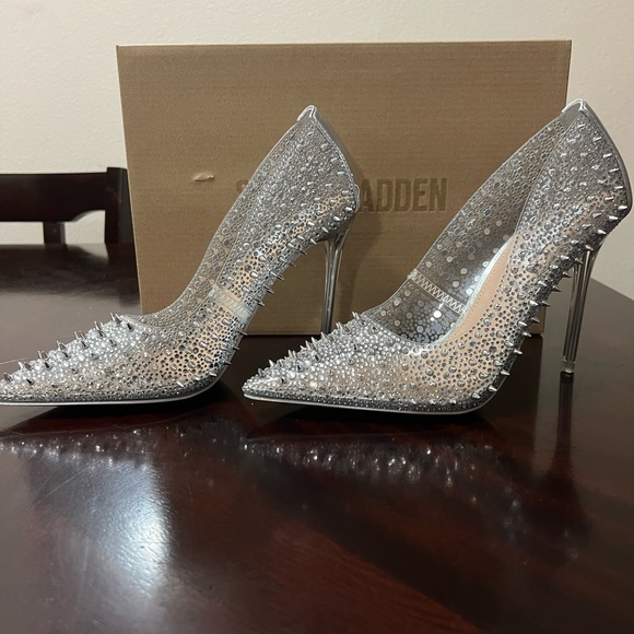 Steve Madden Various Clear Rhinestones Studded Pump‎ - Picture 5 of 6